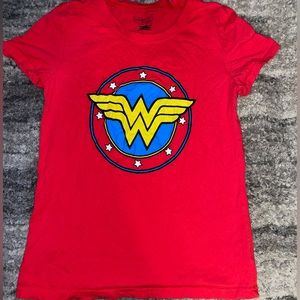 Wonder Woman Red T-Shirt - Size L